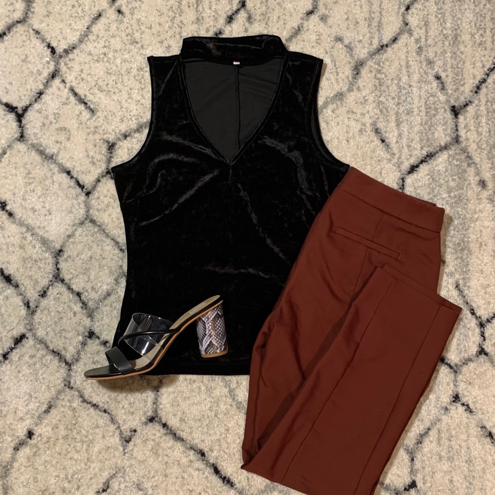 Keyhole cut out tank top